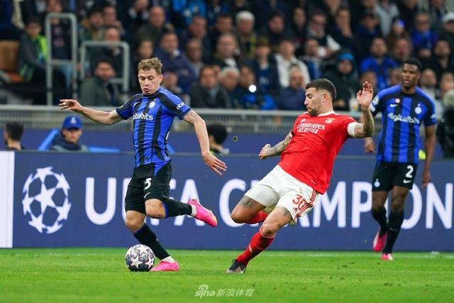 游客涌入揭 游客涌入揭