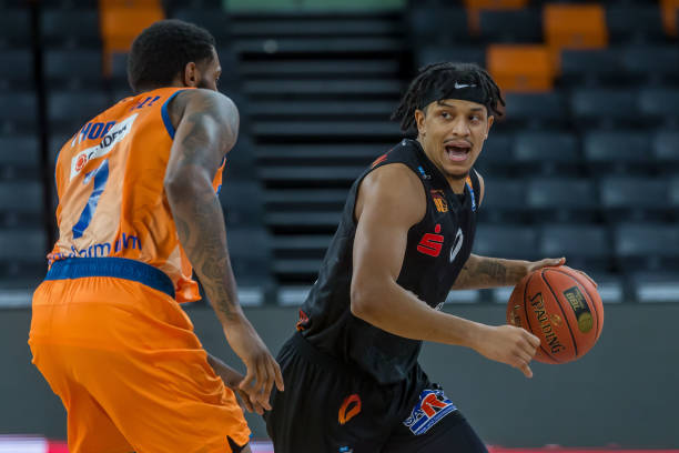 以灵活多变 以灵活多变