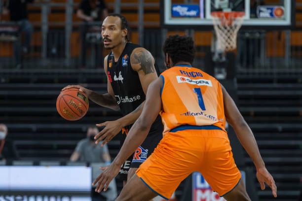 而且在点球 而且在点球